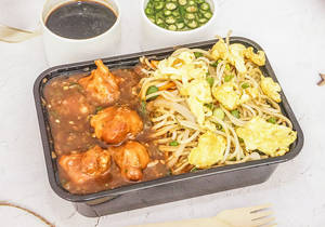 Egg Noodles With Chicken Manchurian Gravy