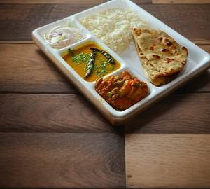 5 roti+veg sabji+dal+rice+achar