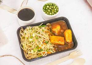Veg Noodles With Paneer Manchurian Gravy