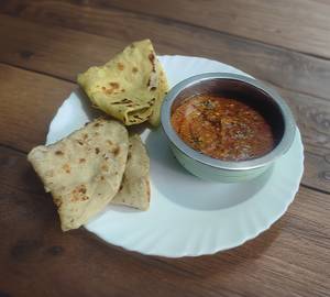Lachha paratha with paneer bharta