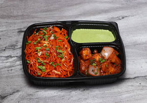 Schezwan Noodles With Chilli Paneer