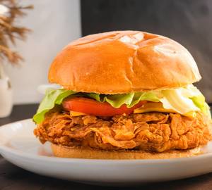 Crunchy chicken burger