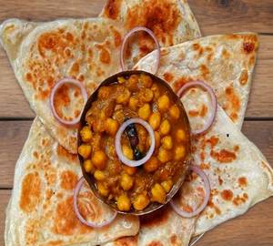 2 naan+gatte ki sabji+rice+dal+achar