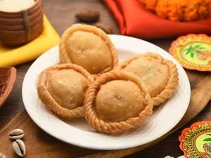 Chandrakala [4 pieces]