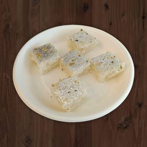Nariyal barfi [5 pieces]