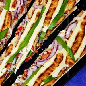 Exotic chicken sandwizza