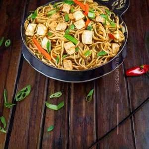 Paneer Mushroom Hakka Noodles