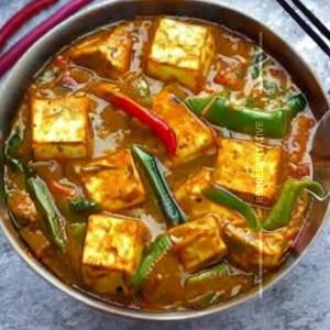 Veg Paneer Chowmein Gravy