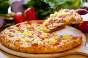 Golden Chicken Pizza