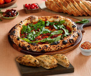 Sourdough Sundried Tomato & Rocket Pizza(4 Slice) + Garlic Bread