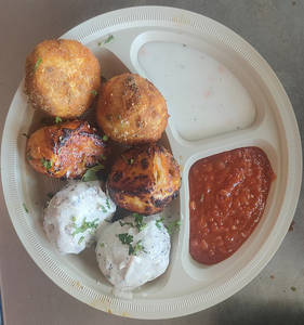 Veg. Momos Basket