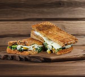 Cheesy Spinach and corn sandwich
