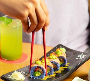 Foo Wild Salmon Uramaki