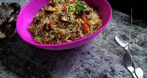 Schezwan Mushroom Rice