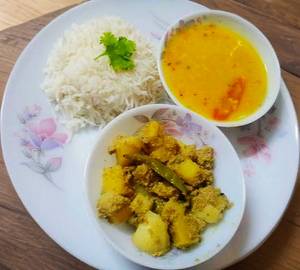 Dal bhat, Aloo posto, Begun bhaja