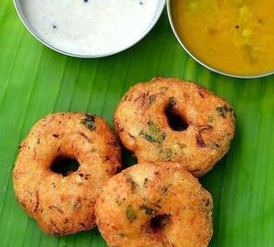 Bara with sambar chutny