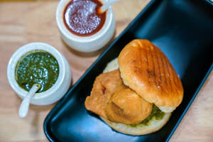 Samosa Pav [2 pieces]