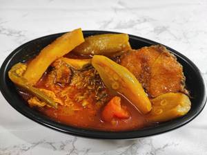 Sobji Diye Rui Macher Jhol (2 Pcs)