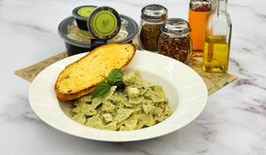 Farfale In Pesto Cheese Sauce With Chicken