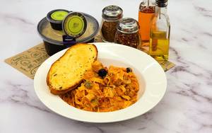 Fettuccini Primavera Con Pollo