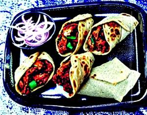 Special Chicken Keema Roll