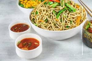 Egg Hakka Noodles