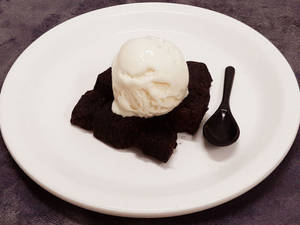 Sizzling Brownie With Ice Cream