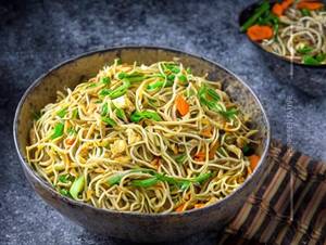 Egg Hakka Noodles