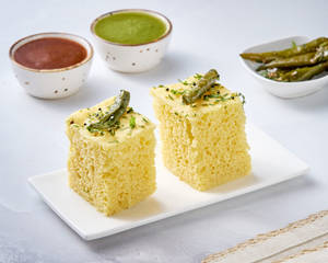 Plain Dhokla (4 Pcs)