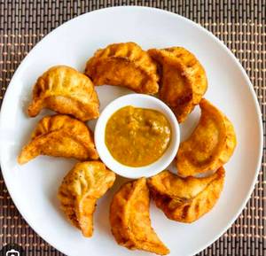 Sada momos fried. 8ps.