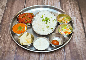 Chicken Thali With Full Rice