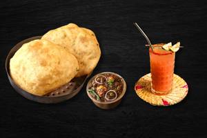 Chole Bhature + Chilli Guava (Beverage Combo)
