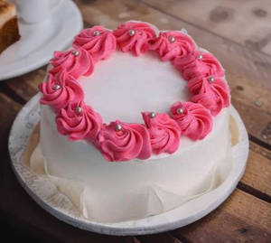 Eggless Strawberry Butterscotch Bento Cake