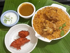 Ambur Chicken Biryani With Chicken Kabab