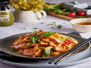 Drunken Noodles Non-Veg (Serves 1-2)