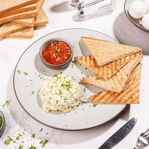 Scrambled Egg {3 Eggs} With Bread & Dip