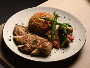 Bbq Grilled Chicken Breast With Brown Rice & Veggies