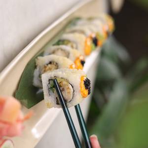 Spicy Hamachi Maki Roll 8 Pcs