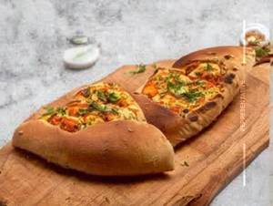 Paneer Tikka Stuffed Garlic Bread