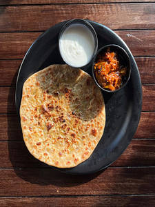 Mix Parantha (potato, Onion, Paneer)