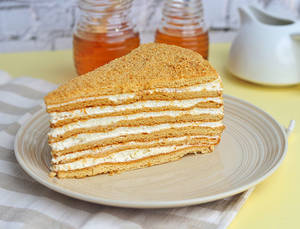 Hive Honey Cake 100 Gm
