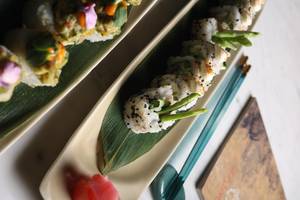 JAIN CREAM CHEESE ASPARAGUS SUSHI ROLL 4 PCS