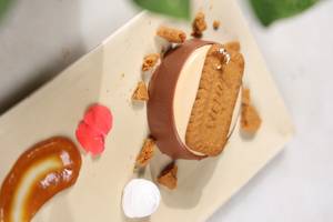 Jain Biscoff Drip Cake