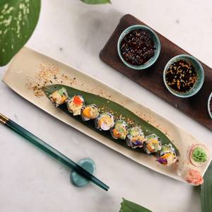 JAIN SPICED AVOCADO SUSHI ROLL 4 PCS