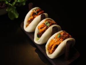 Chicken Bao with Sriracha