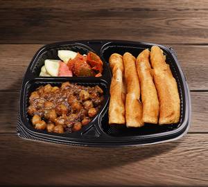 Poori (4 Pcs) With Chhole