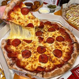 Cheesy Paneer  Pizza (Cheese St.Crust)