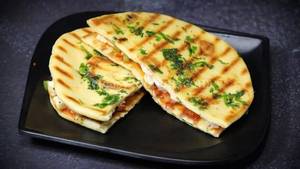 Paneer Stuffed Kulcha