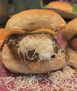 Spicy jumbo butter vada pav