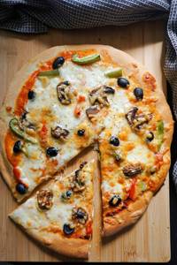 Classic Veg Pizza (Cheese St.Crust)